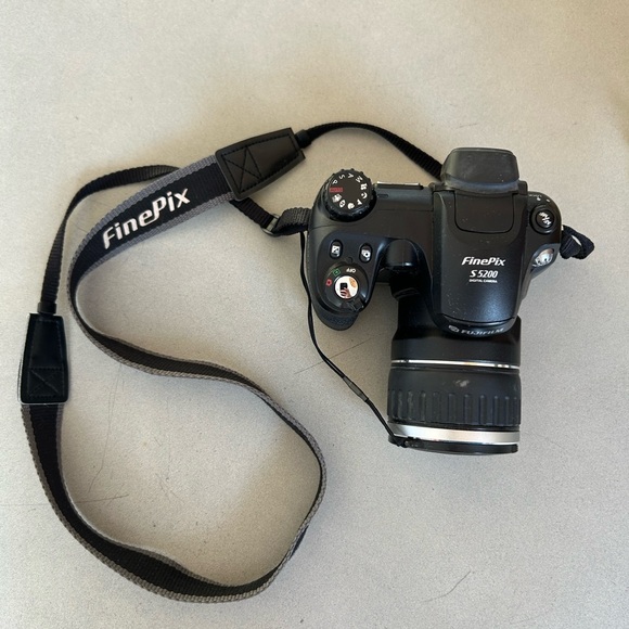 Fujifilm Other - Fujifilm FinePix S5200 10x Zoom Digital Camera Black 5MP Good Condition Strap